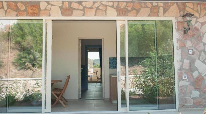 شقة غرفة واحدة مطلة على البحر, Resort Capo Bianco