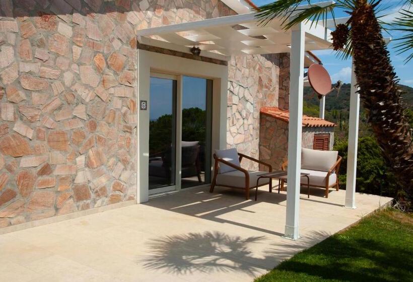 شقة سوبيريور غرفة نوم واحدة مطلّة علي البحر, Resort Capo Bianco