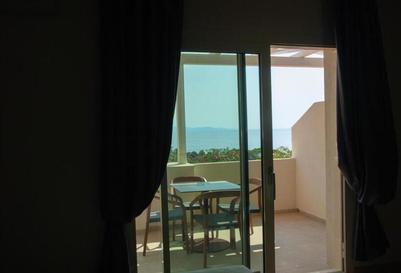 شقة سوبيريور غرفة نوم واحدة مطلّة علي البحر, Resort Capo Bianco