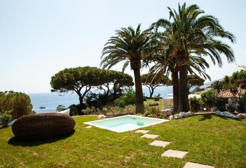 جناح مزود بحمام سباحة, Resort Capo Bianco