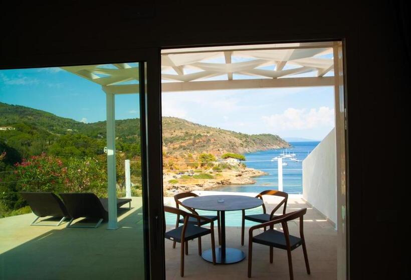 جناح سوبيريور, Resort Capo Bianco