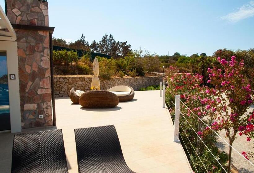 جناح سوبيريور, Resort Capo Bianco