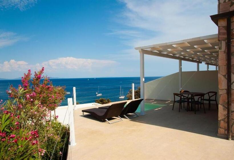 جناح سوبيريور, Resort Capo Bianco