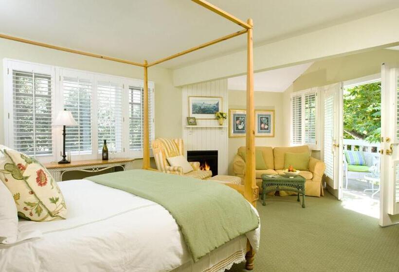 带大床的高级房间, Channel Road Inn, A Four Sisters Inn