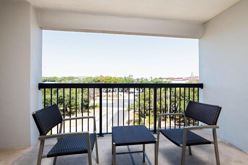 اتاق استاندارد با تخت بزرگ, Courtyard By Marriott Austin The Domain Area
