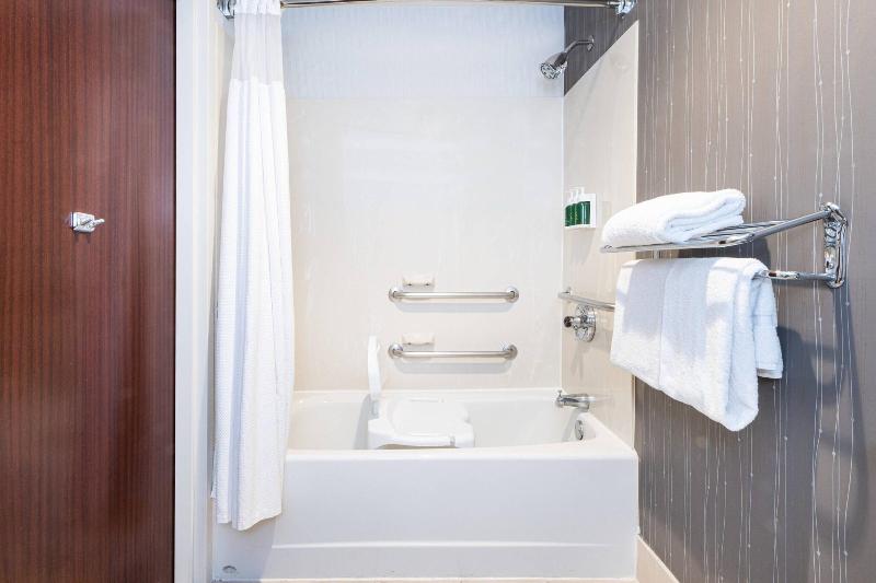キングサイズベッドのスタンダードルーム, Country Inn & Suites By Radisson, Columbus Edinburgh