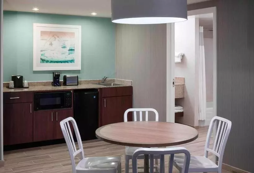 سوئیت پرزیدنت, Courtyard Virginia Beach Oceanfront/south