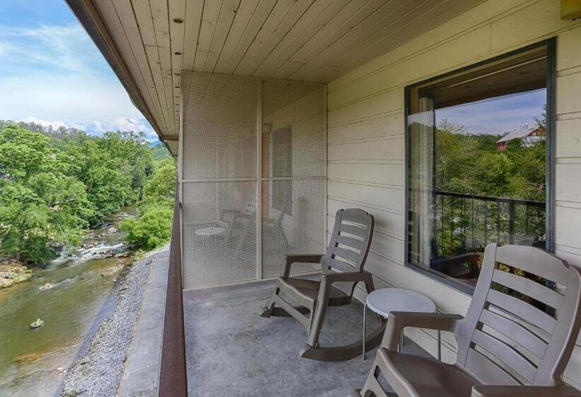 带2个双人床的标准工作室, Creekstone Inn