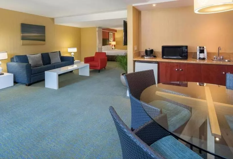 سوئیت با تخت بزرگ, Crowne Plaza Cabana Hotel, An Ihg