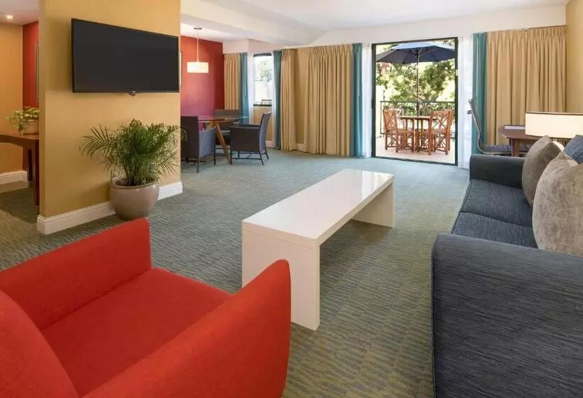 سوئیت با تخت بزرگ, Crowne Plaza Cabana Hotel, An Ihg