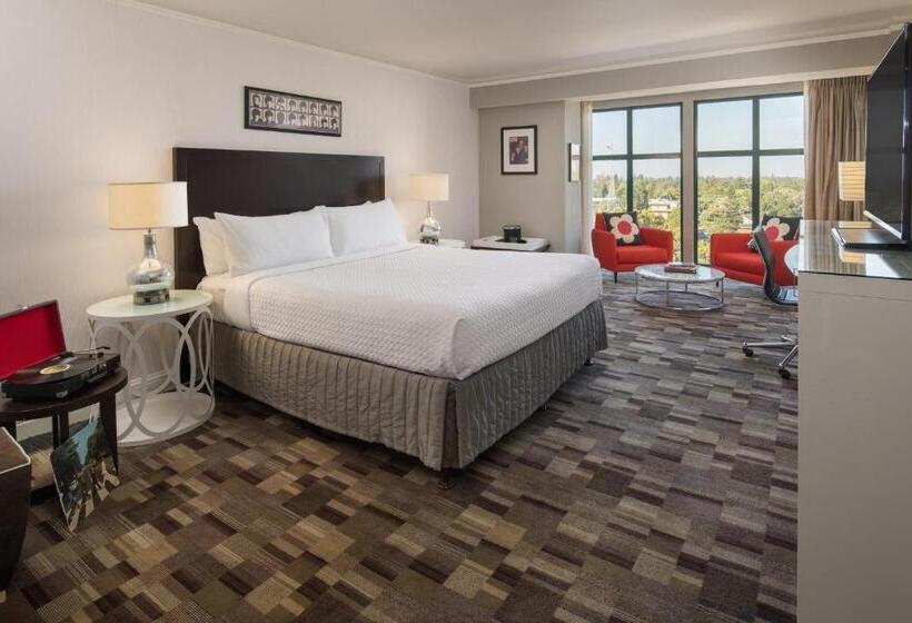 جناح, Crowne Plaza Cabana Hotel, An Ihg