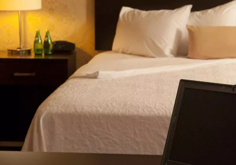 اتاق استاندارد برای معلولان, Crowne Plaza Cabana Hotel, An Ihg