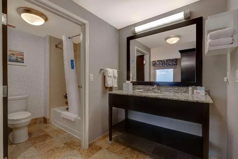 اتاق استاندارد برای معلولان, Crowne Plaza Cabana Hotel, An Ihg