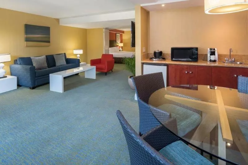 سوئیت با تخت بزرگ, Crowne Plaza Cabana Hotel, An Ihg