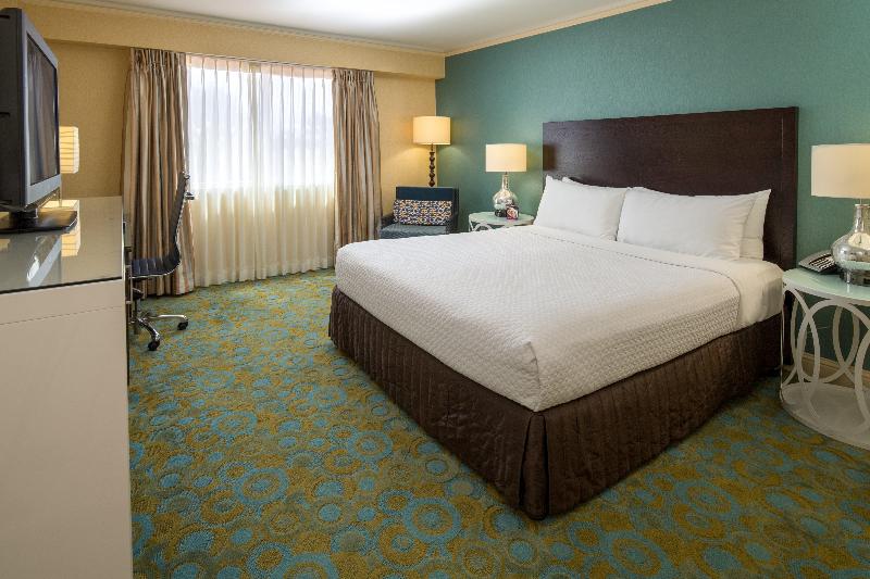 غرفة قياسية سرير كينج لذوى الإحتياجات الخاصة, Crowne Plaza Cabana Hotel, An Ihg