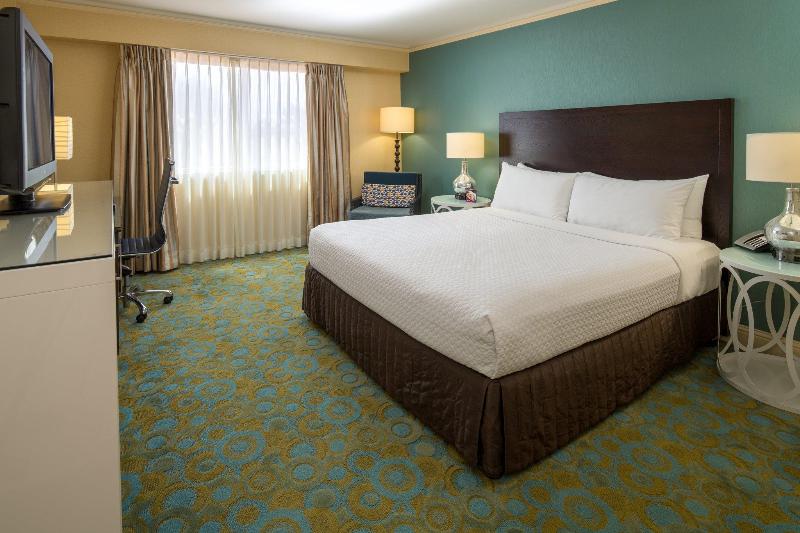 身障者適用キングサイズベッドルーム, Crowne Plaza Cabana Hotel, An Ihg