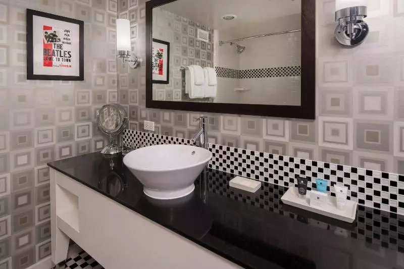 اتاق استاندارد با تخت بزرگ, Crowne Plaza Cabana Hotel, An Ihg
