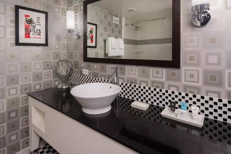 اتاق استاندارد با تخت بزرگ, Crowne Plaza Cabana Hotel, An Ihg