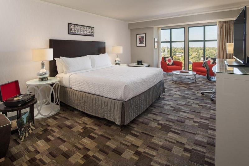 غرفة قياسية سرير كينج, Crowne Plaza Cabana Hotel, An Ihg