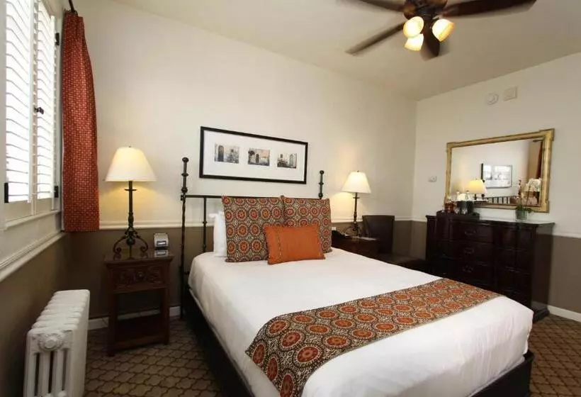 اتاق استاندارد, Cypress Inn