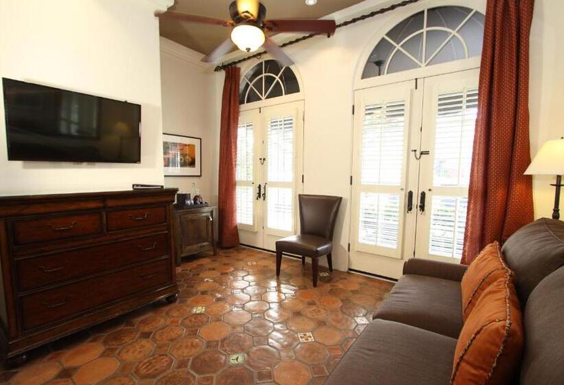 جناح إدارى, Cypress Inn