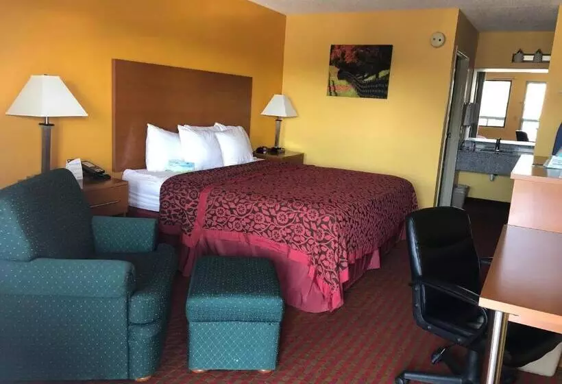 キングサイズベッドのスタンダードルーム, Days Inn By Wyndham Franklin
