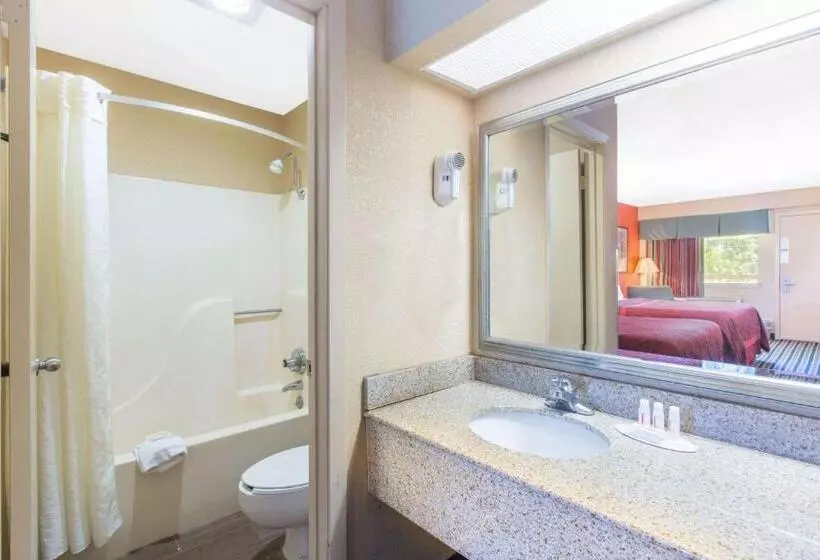 Standard-huone, Days Inn By Wyndham Tupelo