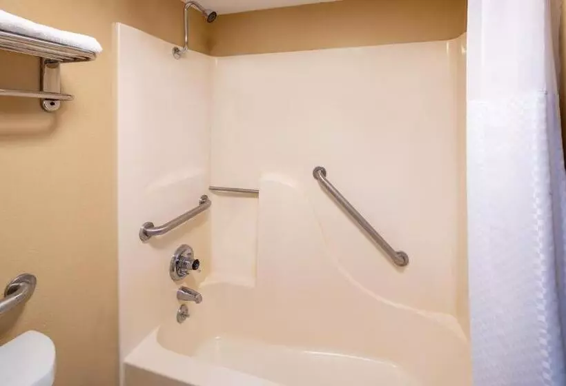 Standard-huone King-vuode, Days Inn By Wyndham Tupelo