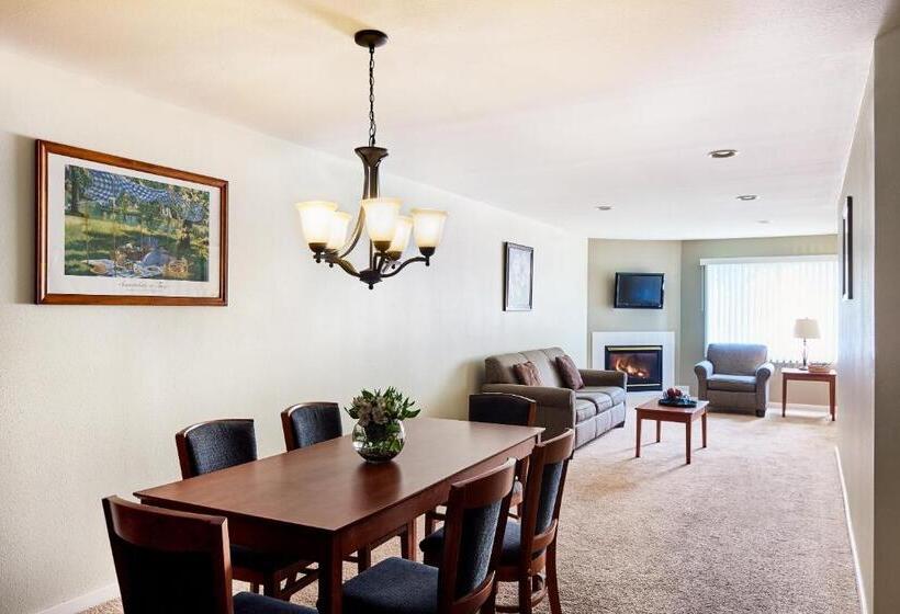 Люкс, The Cove Of Lake Geneva