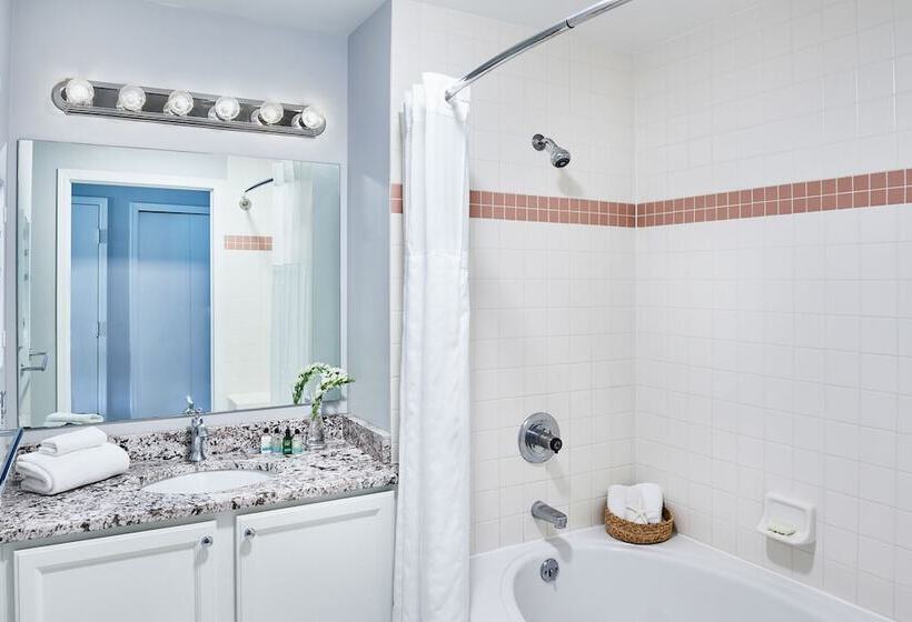 Люкс, The Cove Of Lake Geneva