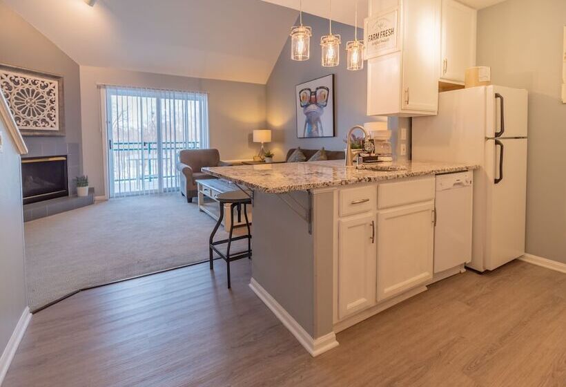 Люкс, The Cove Of Lake Geneva