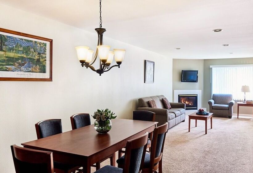 Люкс, The Cove Of Lake Geneva