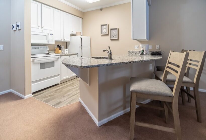 Люкс, The Cove Of Lake Geneva