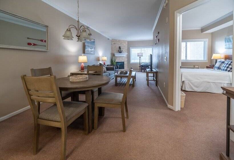 Люкс, The Cove Of Lake Geneva