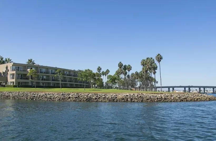 سوئیت جونیور برای معلولان, The Dana On Mission Bay