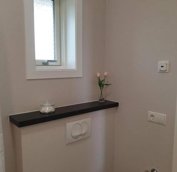 استودیوی استاندارد, Hvammból Guesthouse