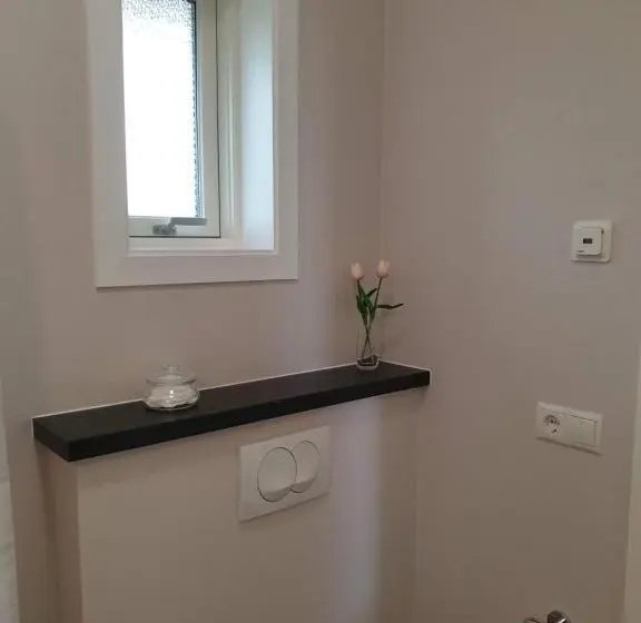 استودیوی استاندارد, Hvammból Guesthouse