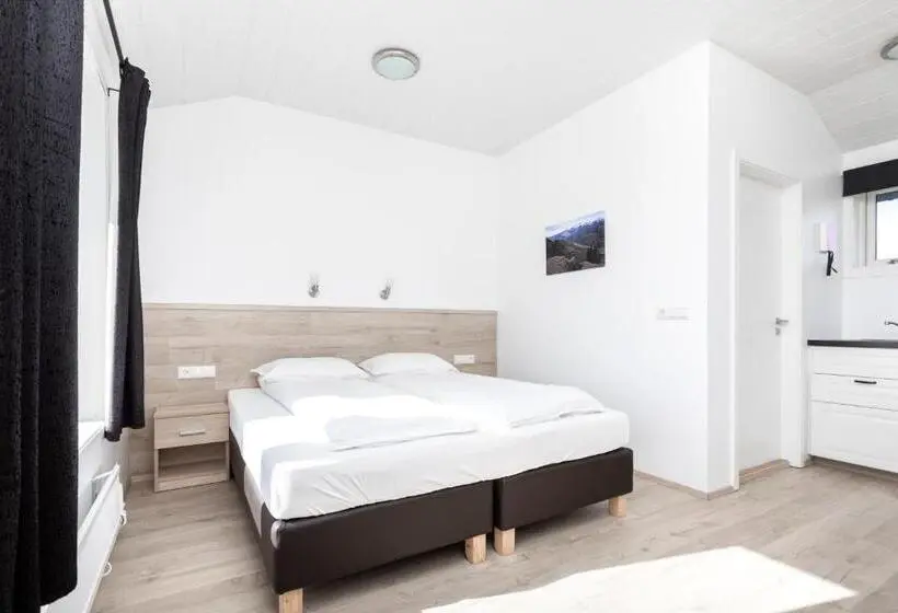 استودیوی استاندارد, Hvammból Guesthouse