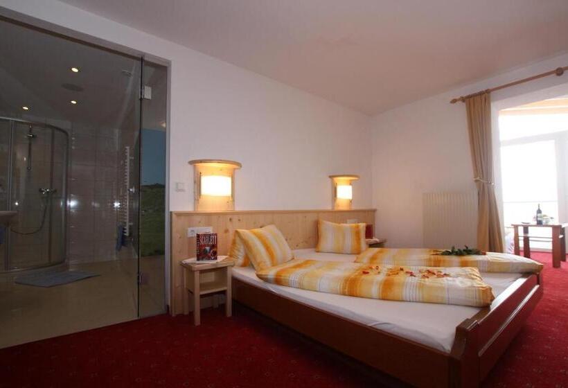 スタンダードトリプルルーム, Gampeler Hof