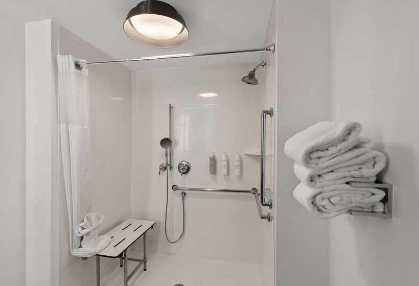 Номер Стандарт, Hilton Garden Inn Wichita Downtown