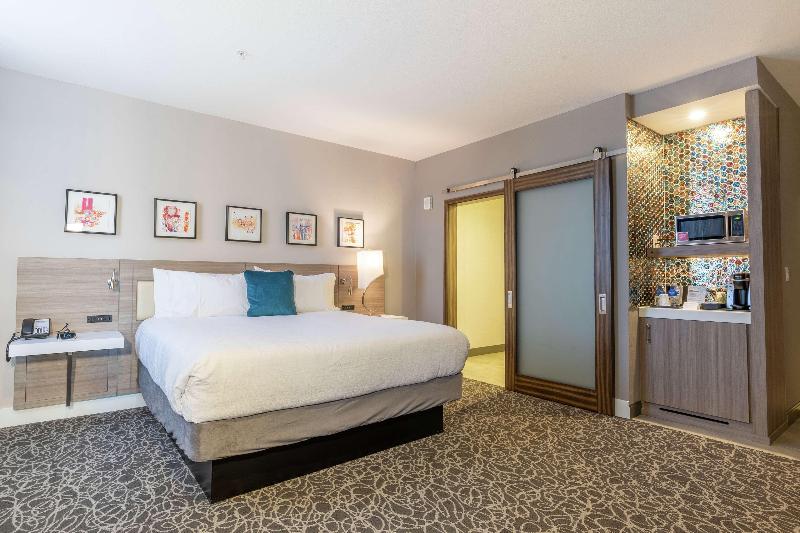 سوئیت با تخت بزرگ, Hilton Garden Inn Wichita Downtown