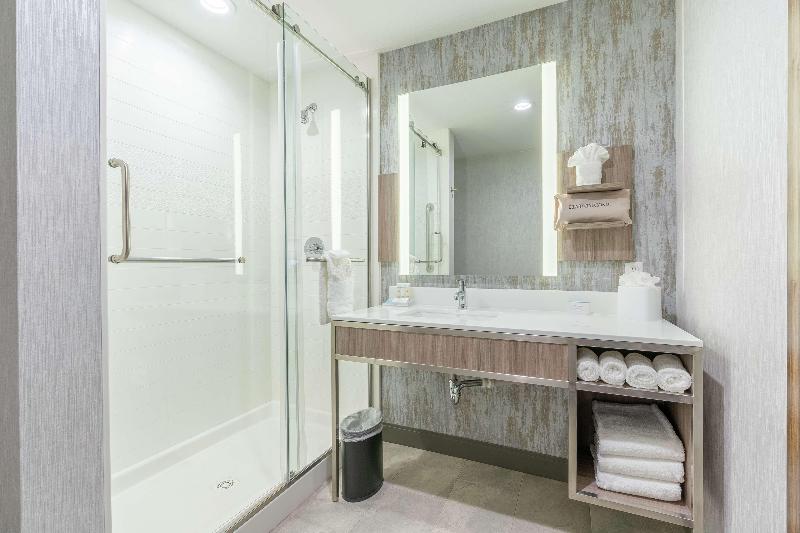 Люкс Кровать Кинг, Hilton Garden Inn Wichita Downtown