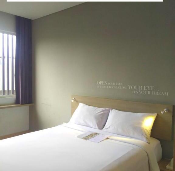 Номер Deluxe, Kyriad Hotel Fatmawati   Jakarta