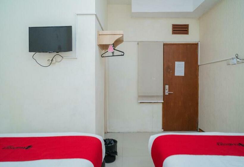 Quarto Estandar, Reddoorz Near Flyover Arjosari Malang