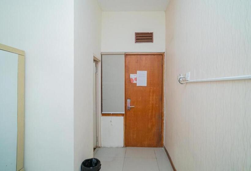 Quarto Estandar, Reddoorz Near Flyover Arjosari Malang