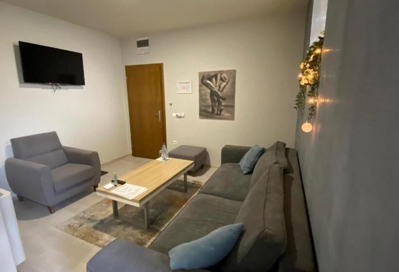 اتاق خانوادگی, Vonamor Rooms