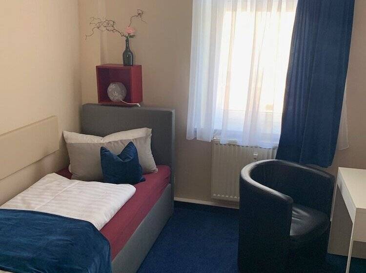 标准单人间, Pension Triebischtal