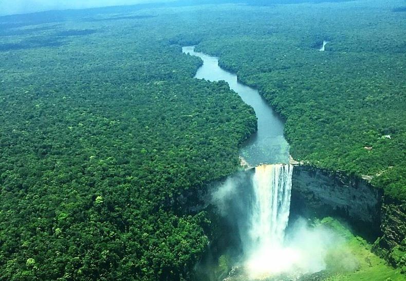 اتاق لوکس, Ms. Holder's Comfort Villa