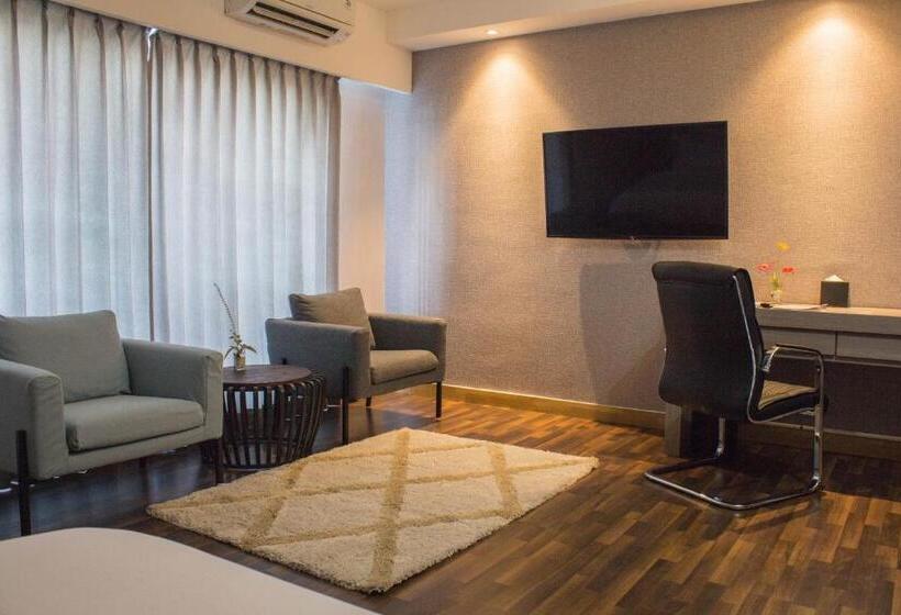 Номер Стандарт, Suni Sentani   Managed By East Season