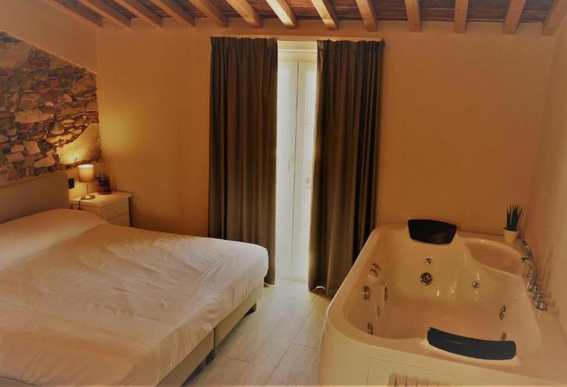 اتاق لوکس با وان آب گرم, Il Tiglio Jacuzzi&sauna